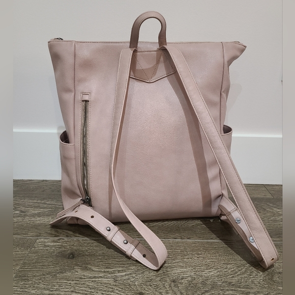 FP Quartz Minimal Backpack - Picture 2 of 5